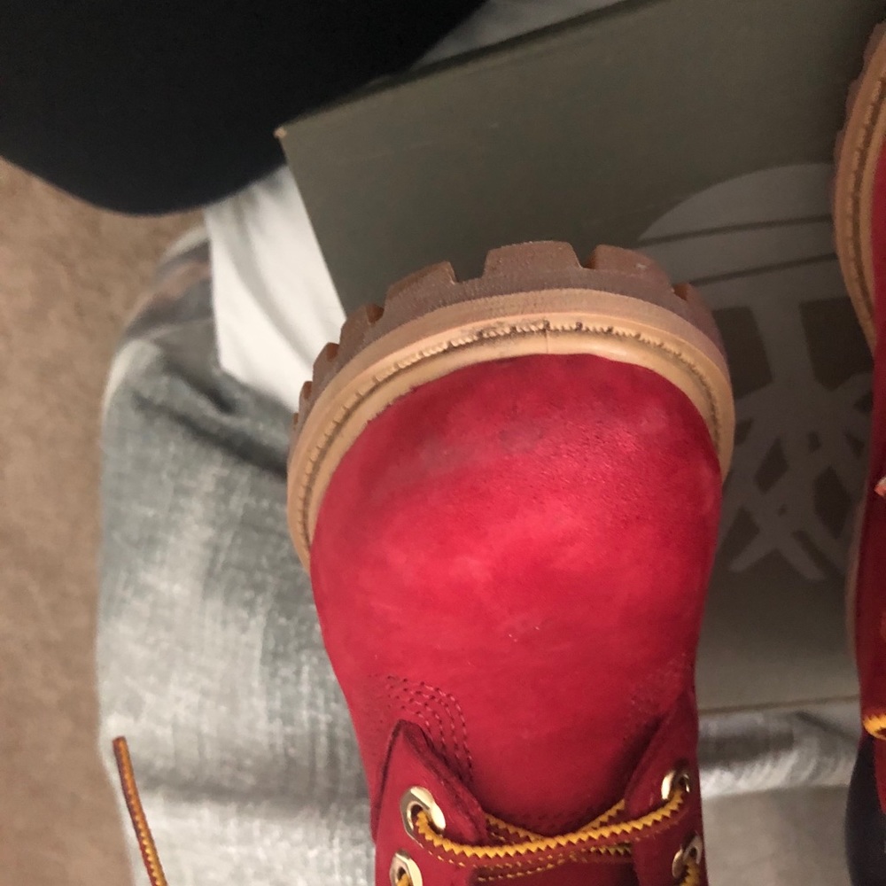 Red Timberlands - Picture 9 of 9